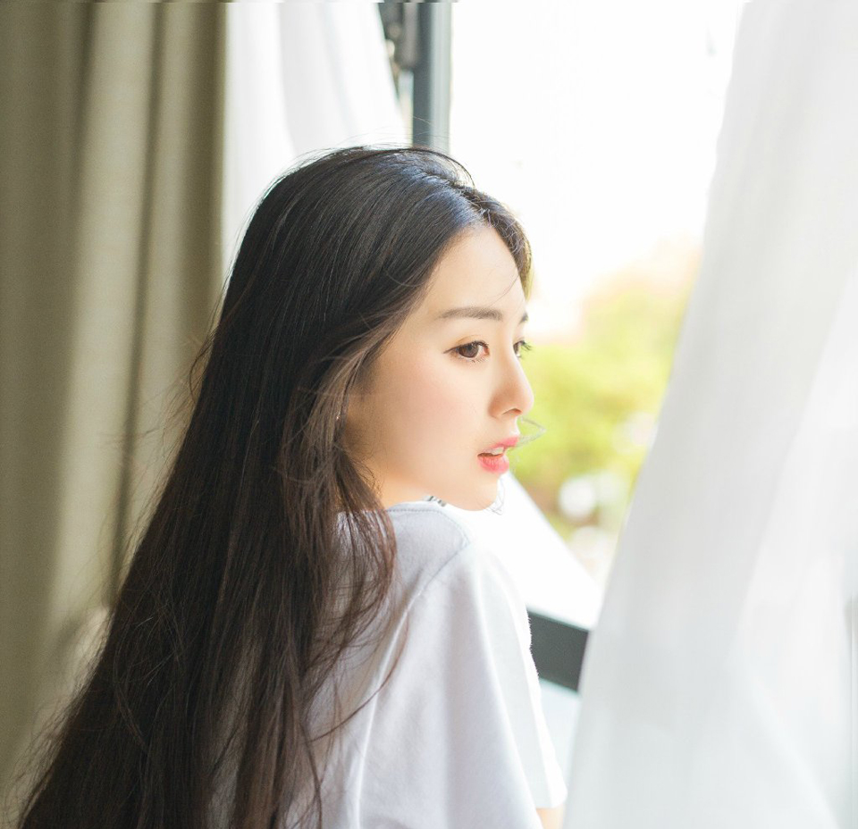 曹操身边，钟繇摇了摇头道：“并不排除有人为了挑起两家纷争，故意将刘备军的尸体带走，主公说的没错，刘备眼下根本没必要也不该这么做，他就算得到了王印，他也不敢称王，那王印对他来说，反而成了怀璧之罪。”